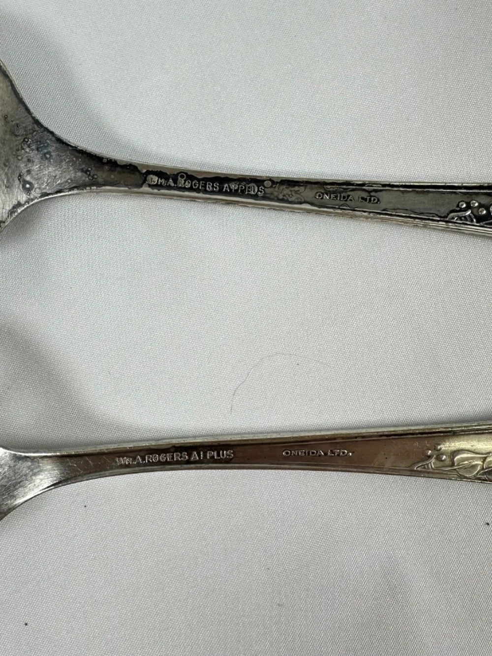 Wm. A Rogers A1 Plus Oneida LTD, Meadowbrook, Cake/Pie Server and Slotted Spoon